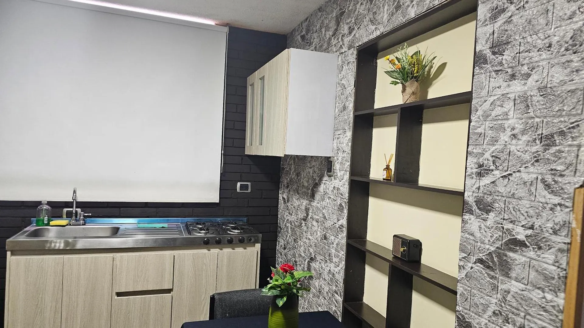 Guest house Roma House N- Suite Campin Movistar Ministerios Simon Bolivar Bogota Colombia
