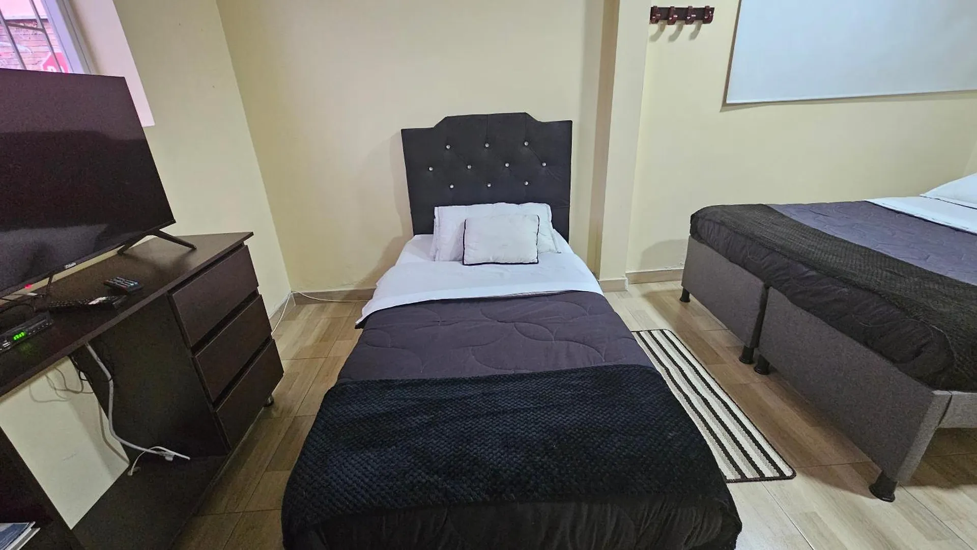 Guest house Roma House N- Suite Campin Movistar Ministerios Simon Bolivar Bogota