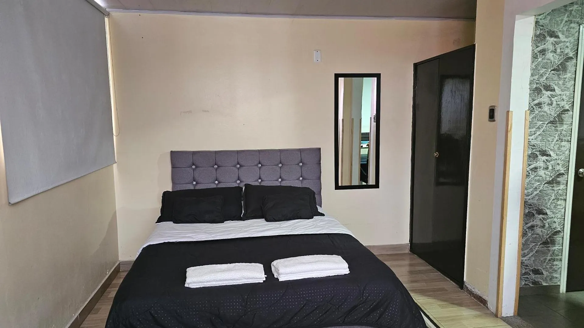 Roma House N- Suite Campin Movistar Ministerios Simon Bolivar Bogotá Gasthof